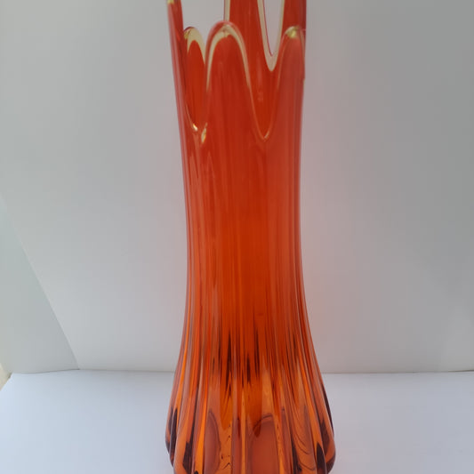Amberinea swung glass vase