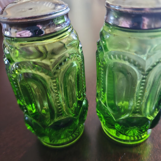 L E Smith moon and star green Glass salt and pepper
