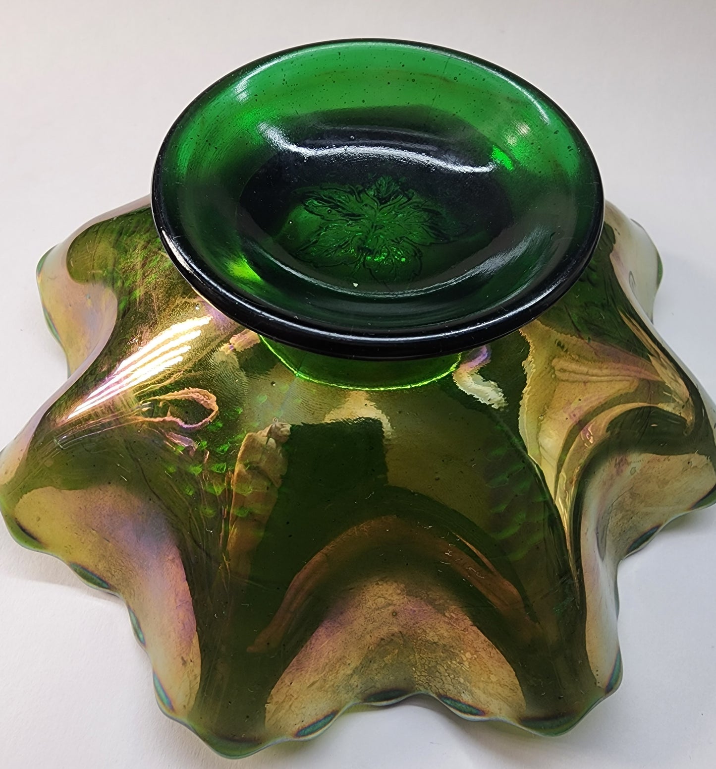 Carnival Ruffled edge green Holly Pedestal bowl