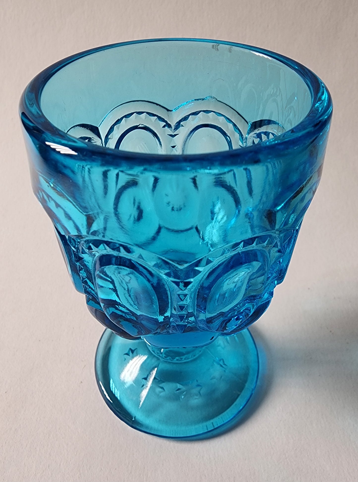 L  E Smith Glass blue moon & Star liquor glasses 4 piece