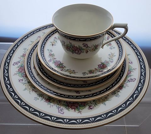 20 piece Mikasa Diplomat bone china dinner set