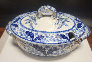 Blue a nd white soups Tureen auction