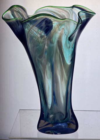 L.E Smith multicolor Glass hand made art vase.
.