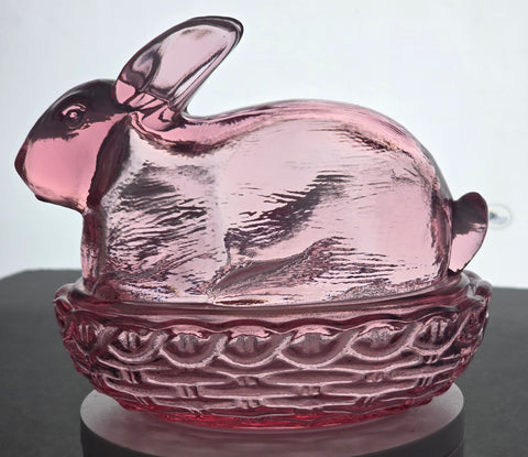 L.E. SMITH pink glass covered bunny dish