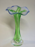 L.E Smith green Glass hand made art vase.
.