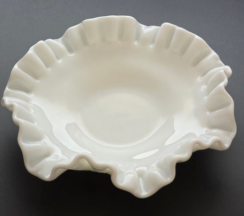 VINTAGE Westmoreland milk Glass Dish