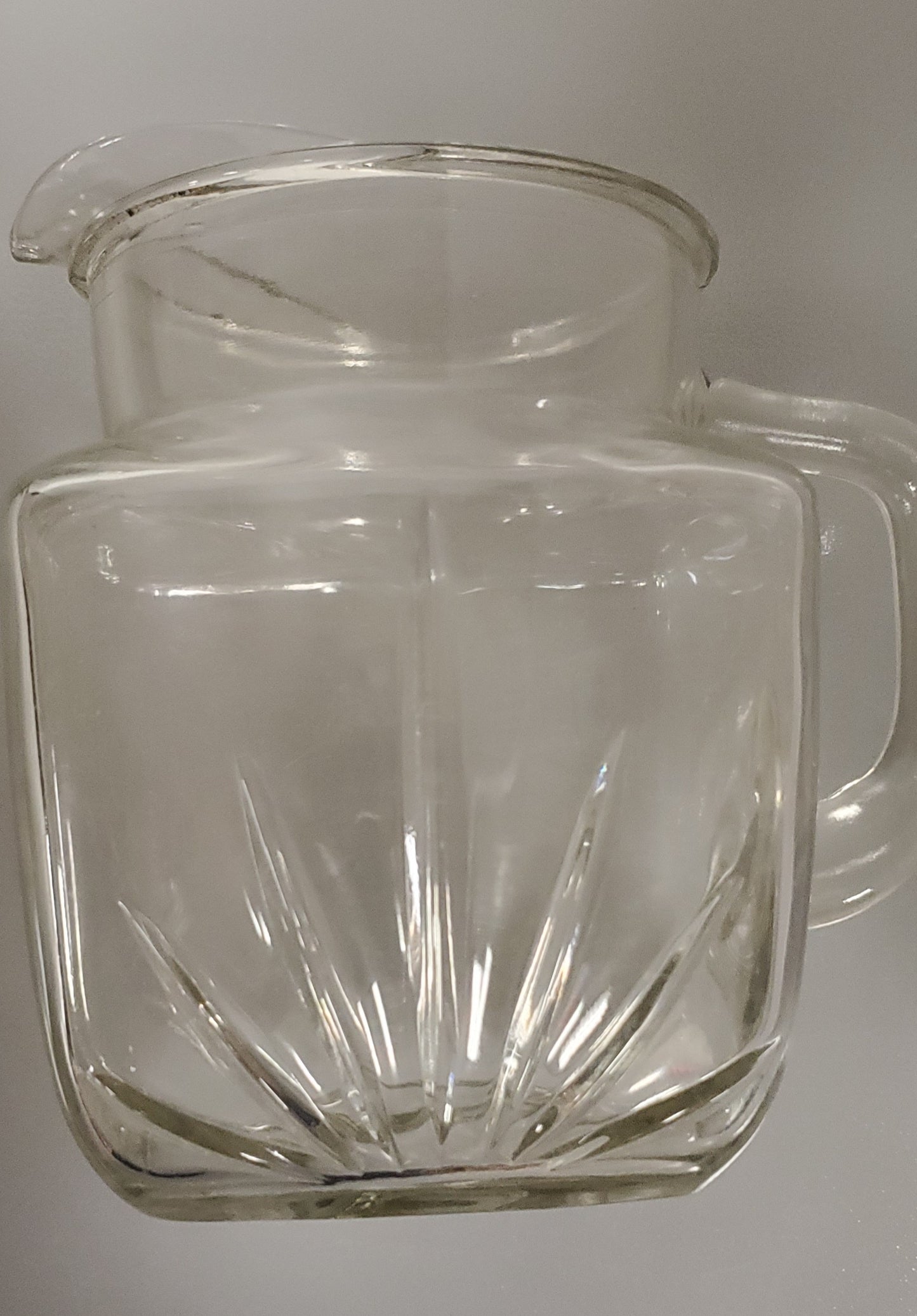 Glass pitcher 36 oz Federated Pressed