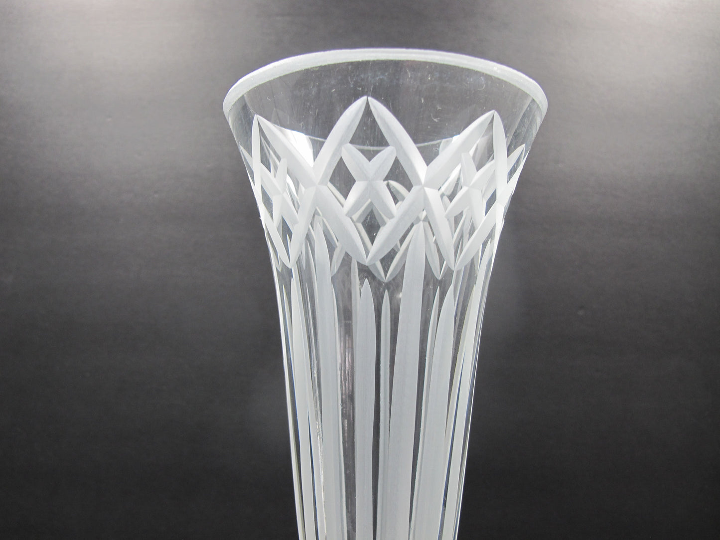 Hand cut crystal vase frosed cutting